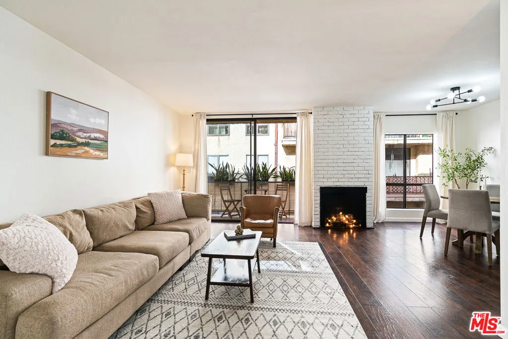1750 Camino Palmero Street 442, Los Angeles, California 90046 home-pic-2