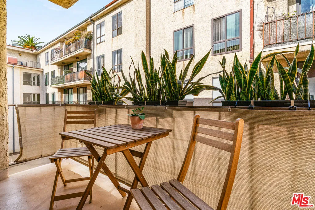 1750 Camino Palmero Street 442, Los Angeles, California 90046 home-pic-14