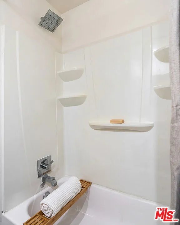 1750 Camino Palmero Street 442, Los Angeles, California 90046 home-pic-10