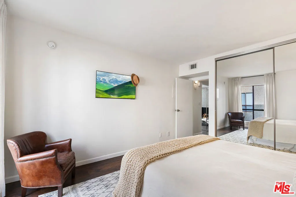 1750 Camino Palmero Street 442, Los Angeles, California 90046 home-pic-13