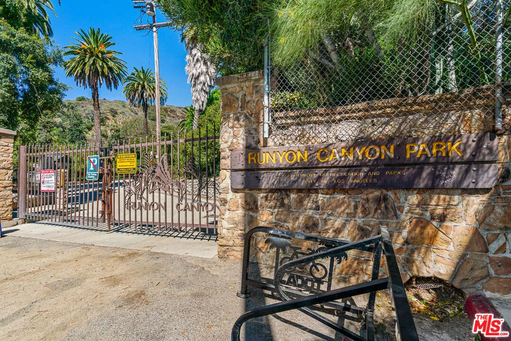 1750 Camino Palmero Street 442, Los Angeles, California 90046 home-pic-16