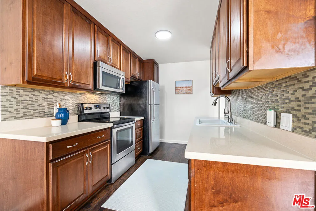1750 Camino Palmero Street 442, Los Angeles, California 90046 home-pic-7