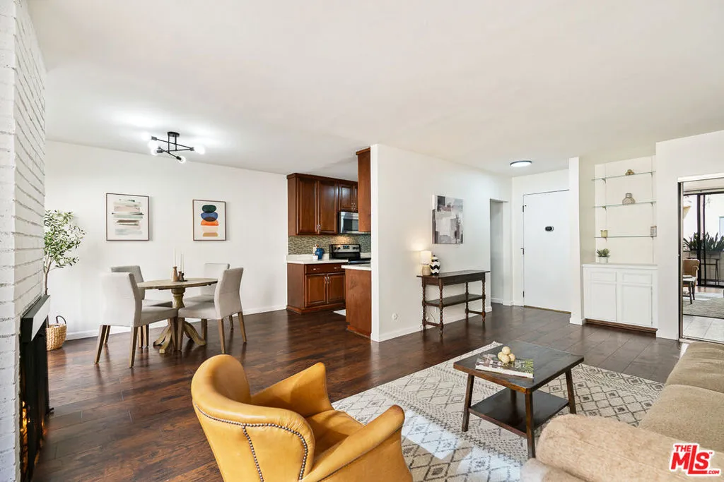1750 Camino Palmero Street 442, Los Angeles, California 90046 home-pic-3