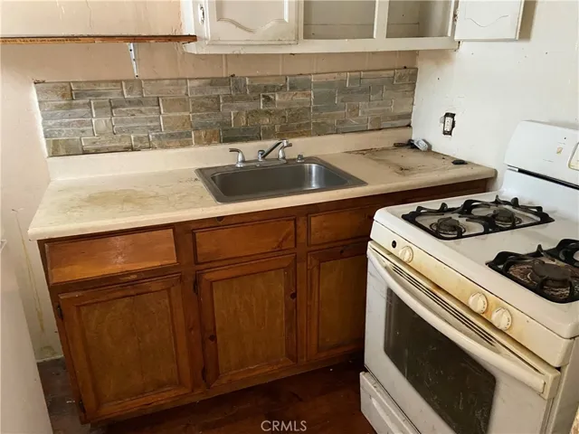 12106 S Willowbrook, Compton, California 90222