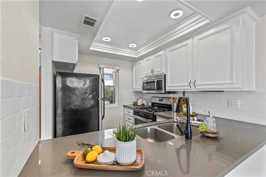 1031 S Palmetto Avenue G2, Ontario, California 91762 home-pic-8