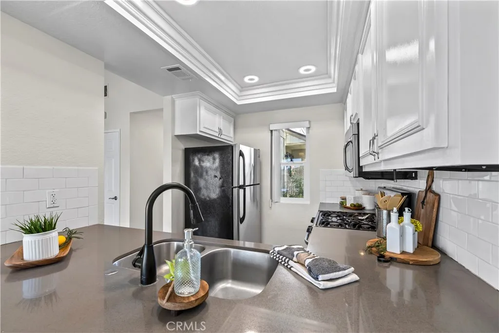 1031 S Palmetto Avenue G2, Ontario, California 91762 home-pic-7