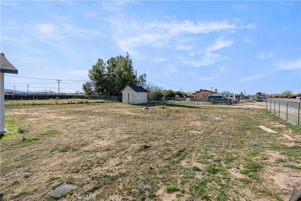 12850 Lakota Rd, Apple Valley, California 92308 home-pic-28