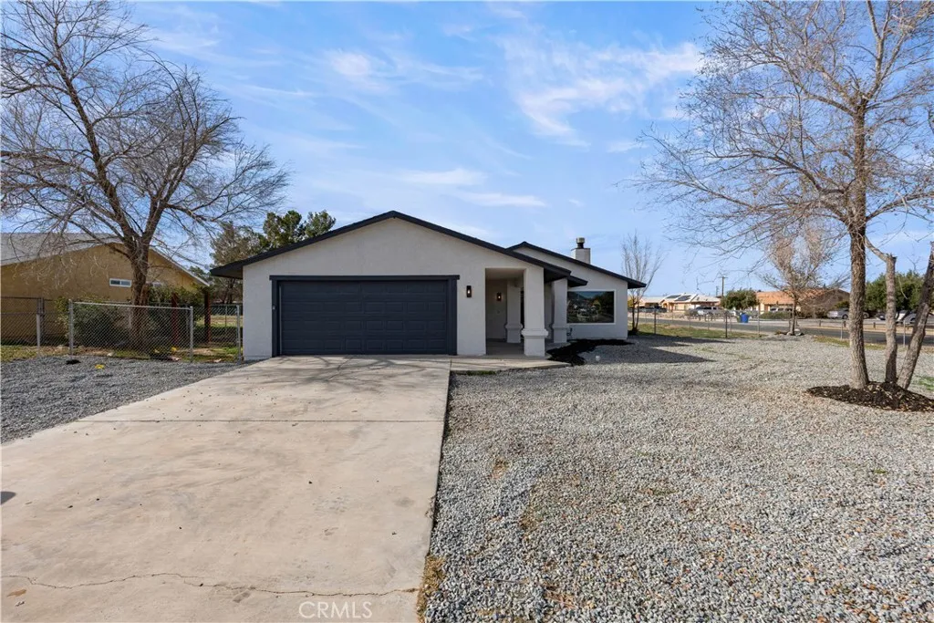 12850 Lakota Rd, Apple Valley, California 92308 home-pic-4