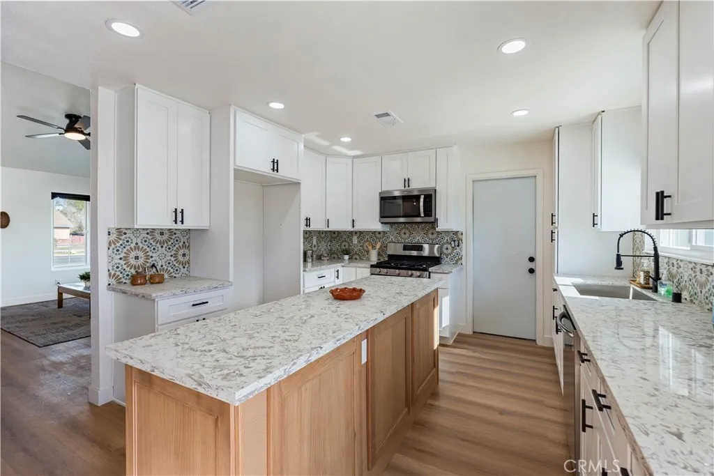 12850 Lakota Rd, Apple Valley, California 92308 home-pic-7