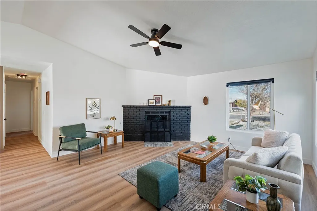 12850 Lakota Rd, Apple Valley, California 92308 home-pic-13