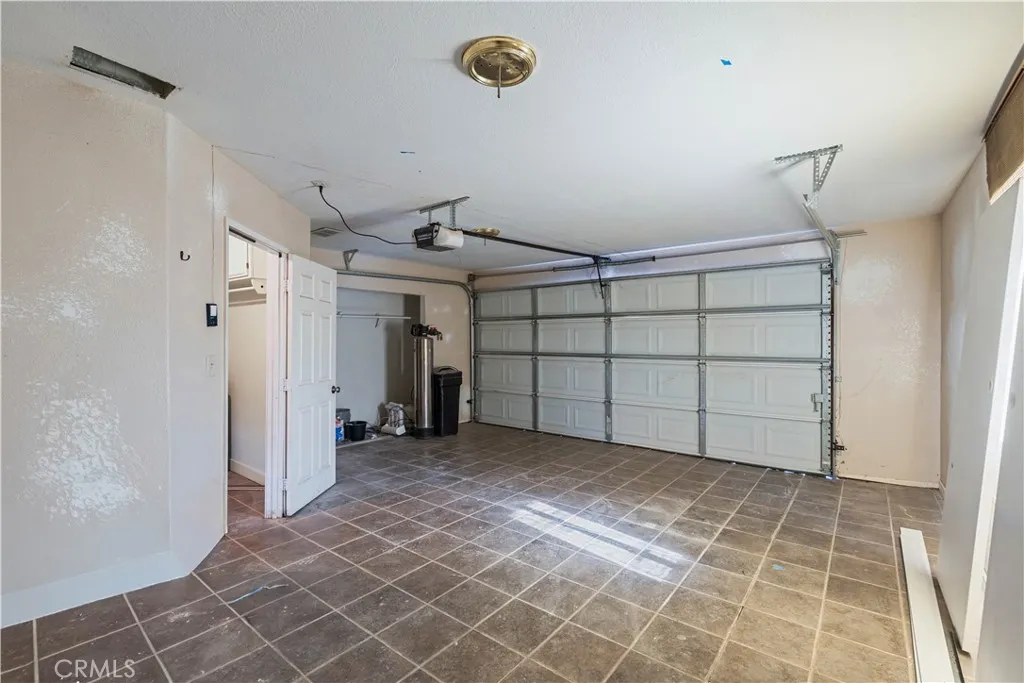 12850 Lakota Rd, Apple Valley, California 92308 home-pic-25