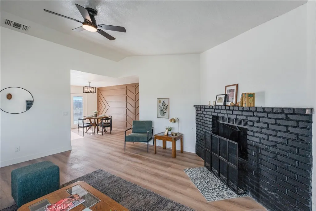 12850 Lakota Rd, Apple Valley, California 92308 home-pic-10