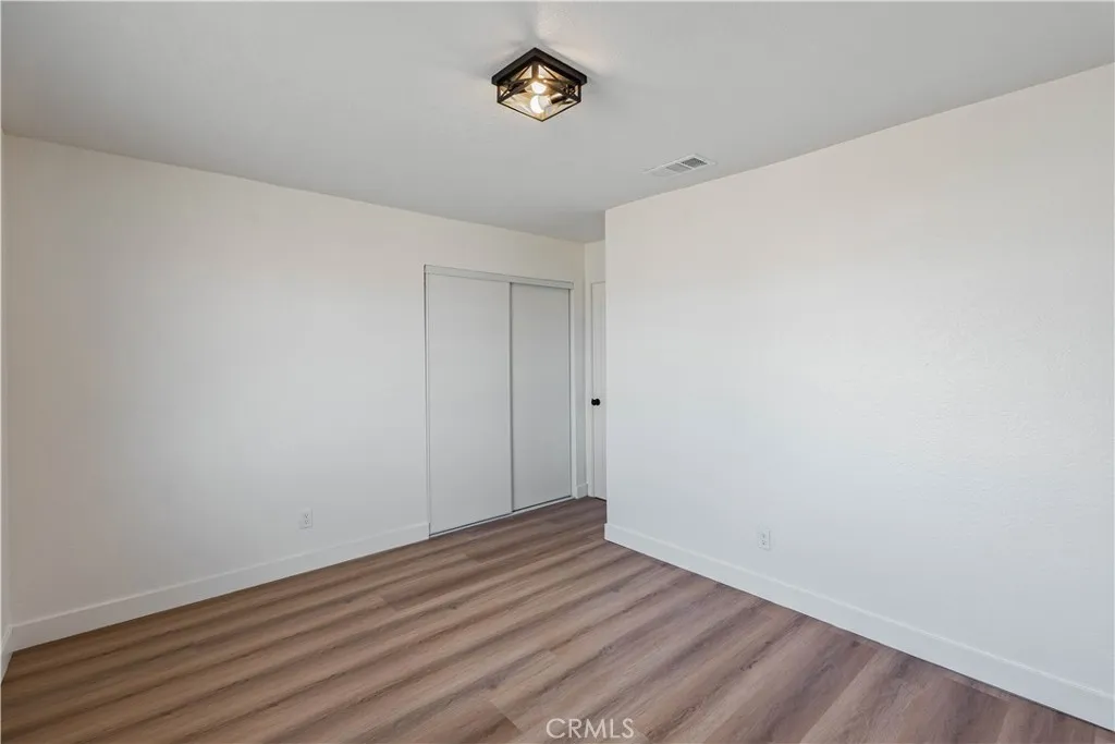 12850 Lakota Rd, Apple Valley, California 92308 home-pic-19