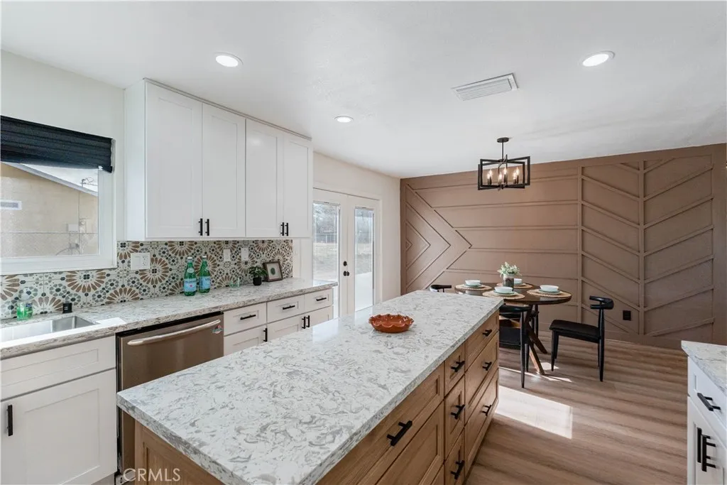 12850 Lakota Rd, Apple Valley, California 92308 home-pic-8