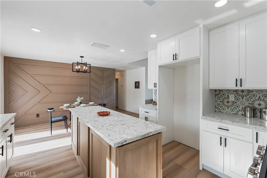 12850 Lakota Rd, Apple Valley, California 92308 home-pic-6
