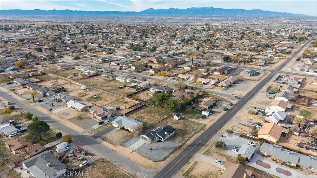 12850 Lakota Rd, Apple Valley, California 92308 home-pic-36