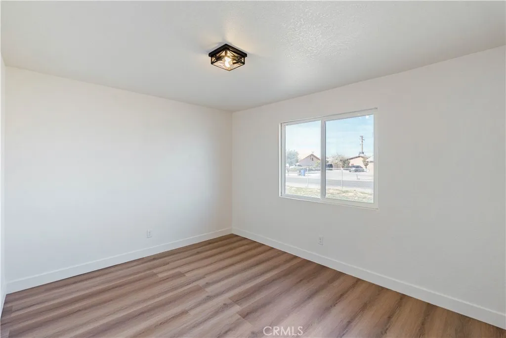 12850 Lakota Rd, Apple Valley, California 92308 home-pic-18