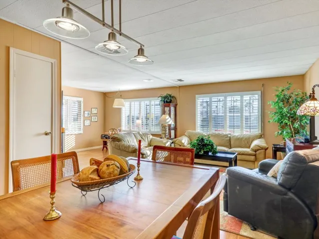 28-73549 Algonquin Pl-28