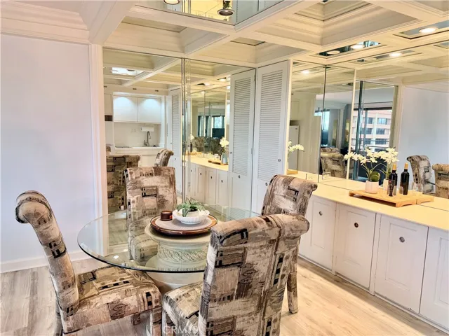 Cozy Yet Elegant Dining Space