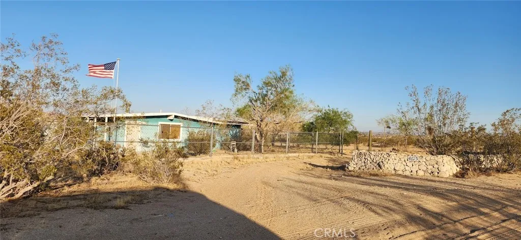 4675 Kickapoo Trail, Landers, California 92285 home-pic-3
