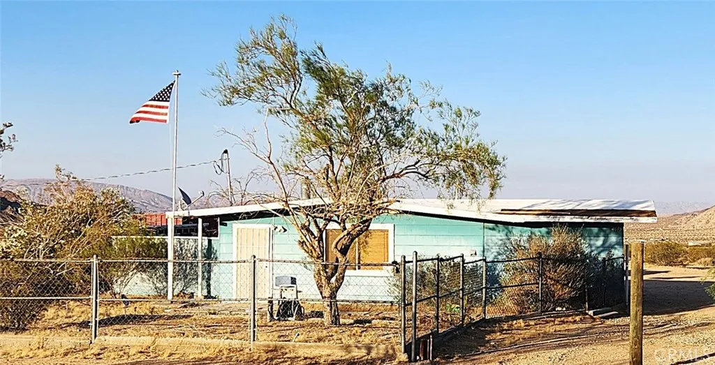 4675 Kickapoo Trail, Landers, California 92285 home-pic-1