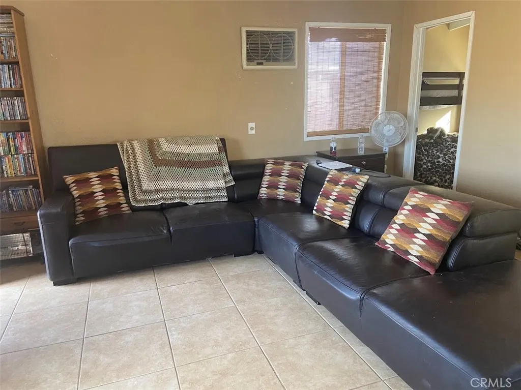 4675 Kickapoo Trail, Landers, California 92285 home-pic-4