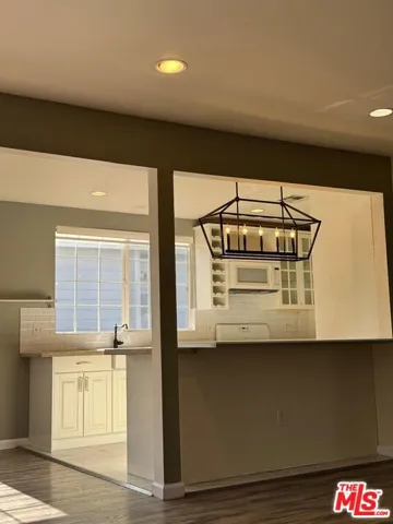 kitchen breakfast bar