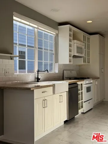 full kitchen