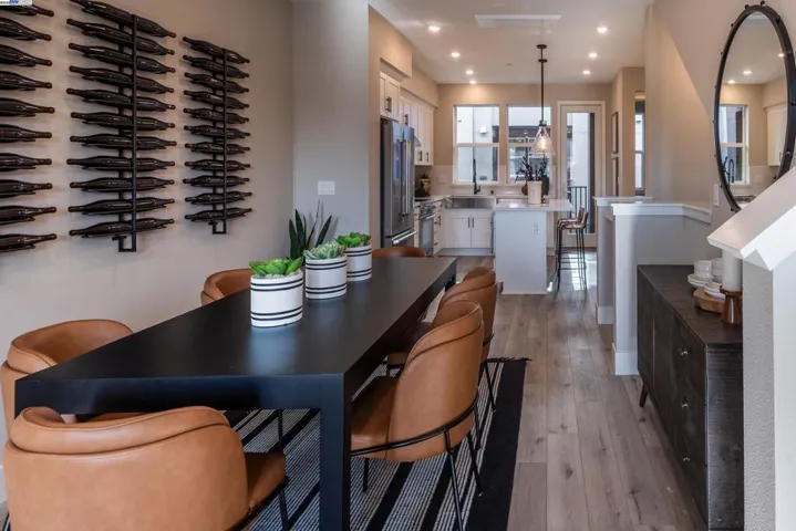 Dining & Kitchen