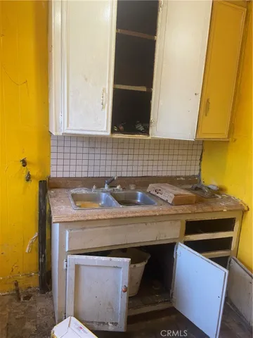 12116 S Willowbrook, Compton, California 90222