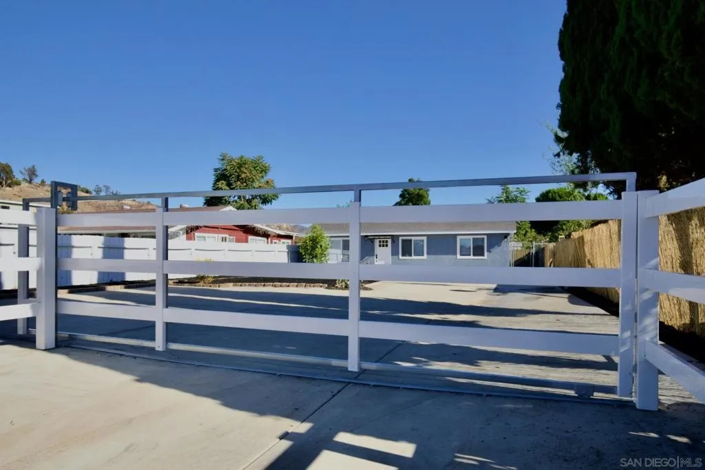 12525 Julian Avenue, Lakeside, California 92040 home-pic-3