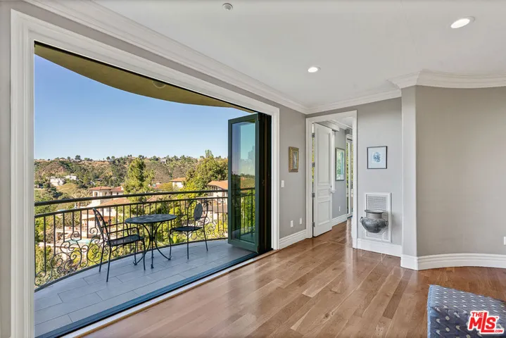 Upper Level Balcony