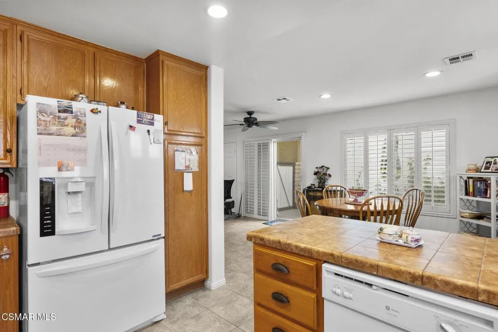 2046 Freesia Avenue, Simi Valley, California 93063 home-pic-14
