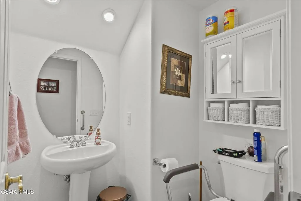 2046 Freesia Avenue, Simi Valley, California 93063 home-pic-11