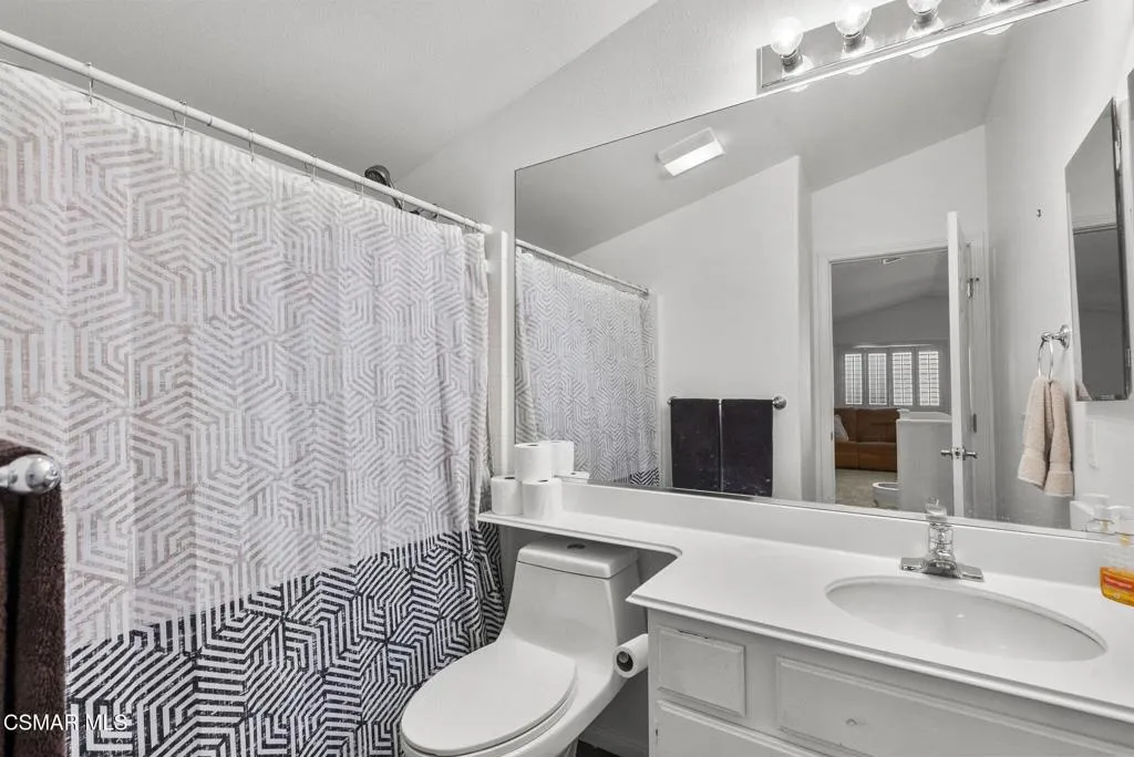 2046 Freesia Avenue, Simi Valley, California 93063 home-pic-25