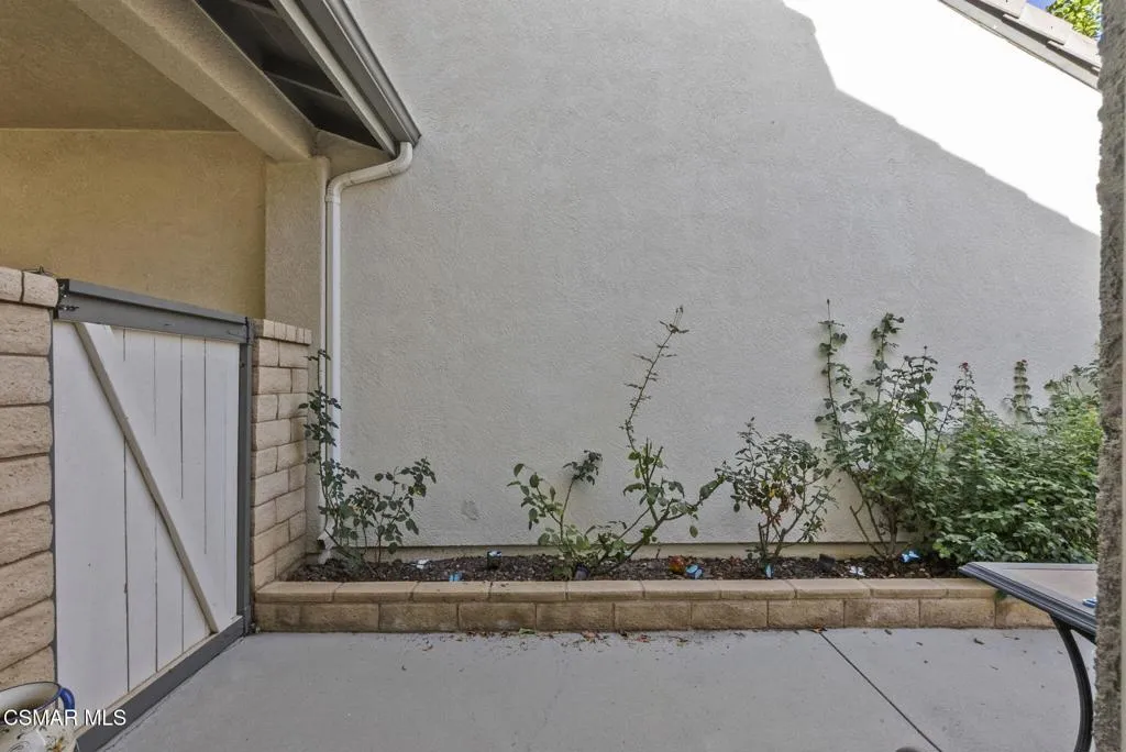 2046 Freesia Avenue, Simi Valley, California 93063 home-pic-26
