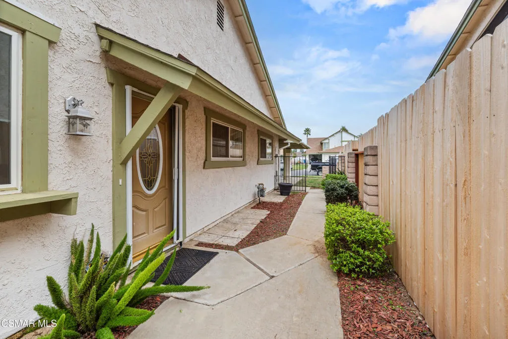 2044 Covington Avenue, Simi Valley, California 93065 home-pic-2