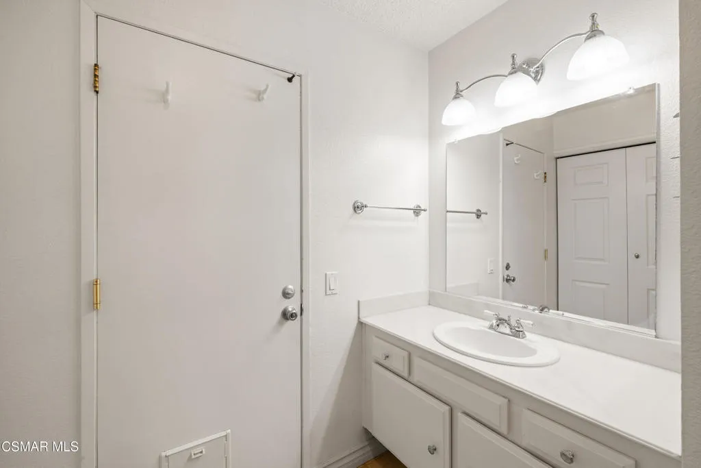 2044 Covington Avenue, Simi Valley, California 93065 home-pic-20