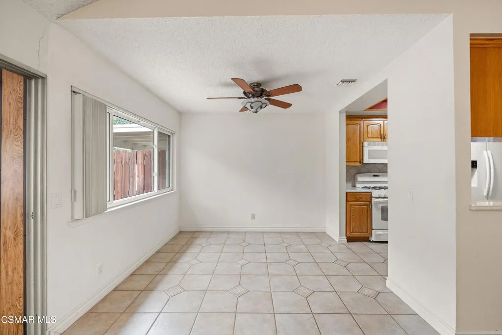 2044 Covington Avenue, Simi Valley, California 93065 home-pic-11