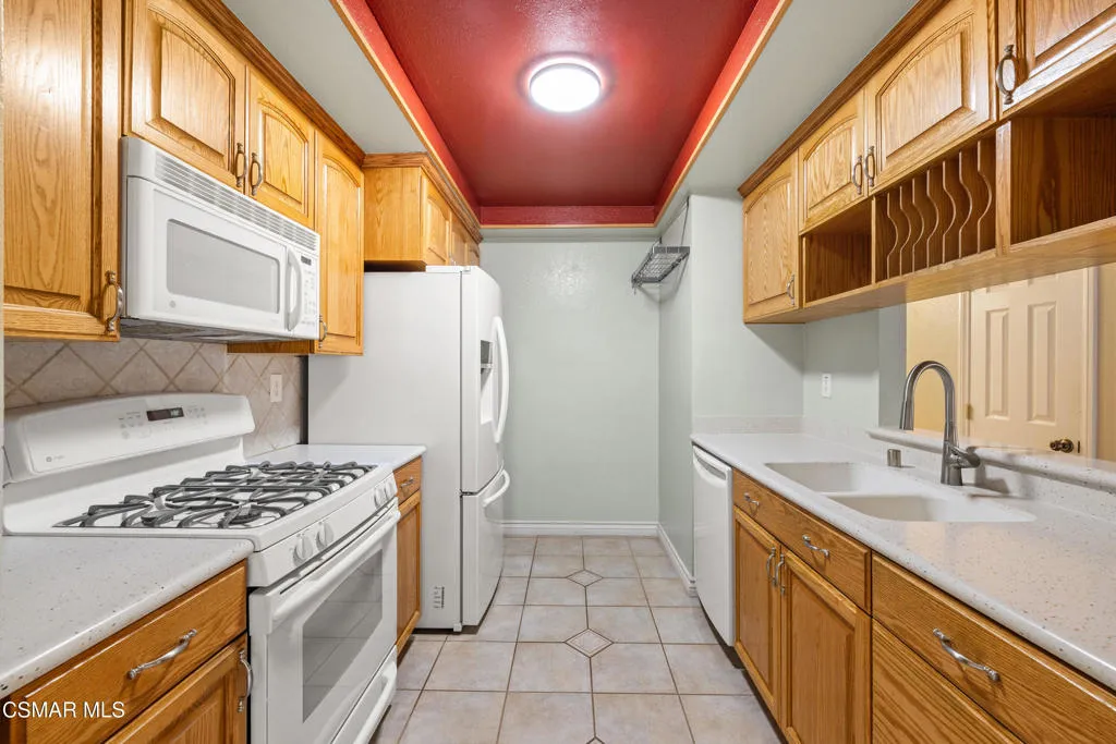 2044 Covington Avenue, Simi Valley, California 93065 home-pic-13