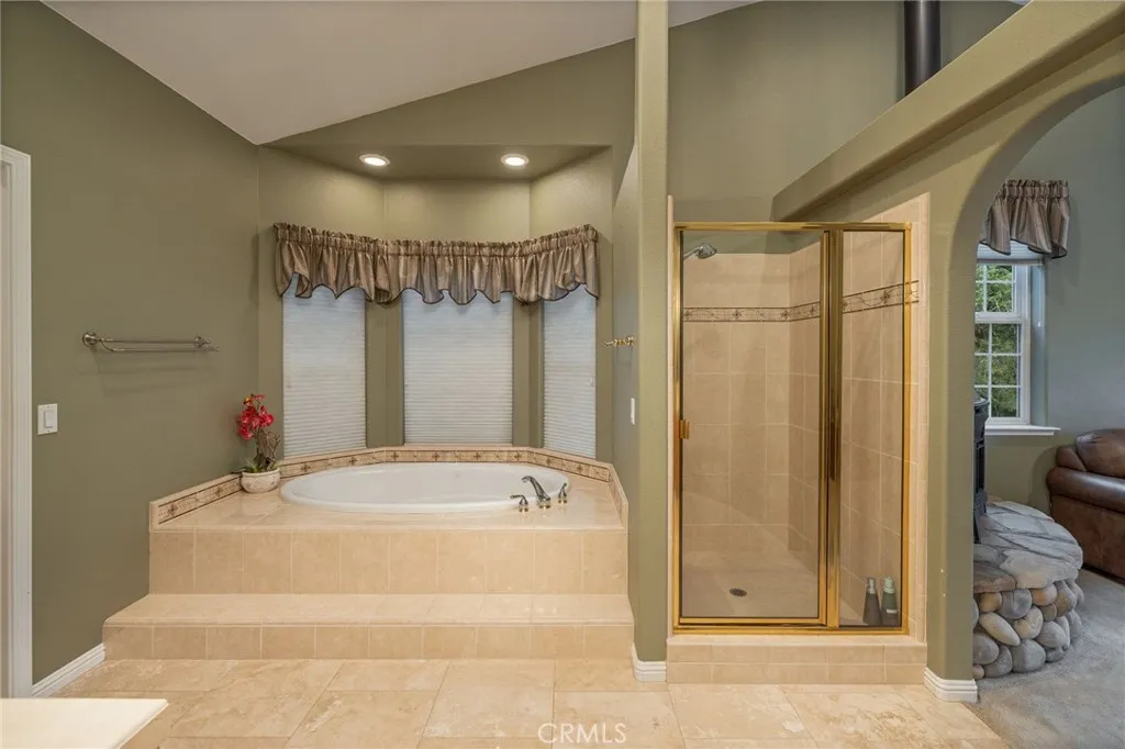 primary suite soaking tub