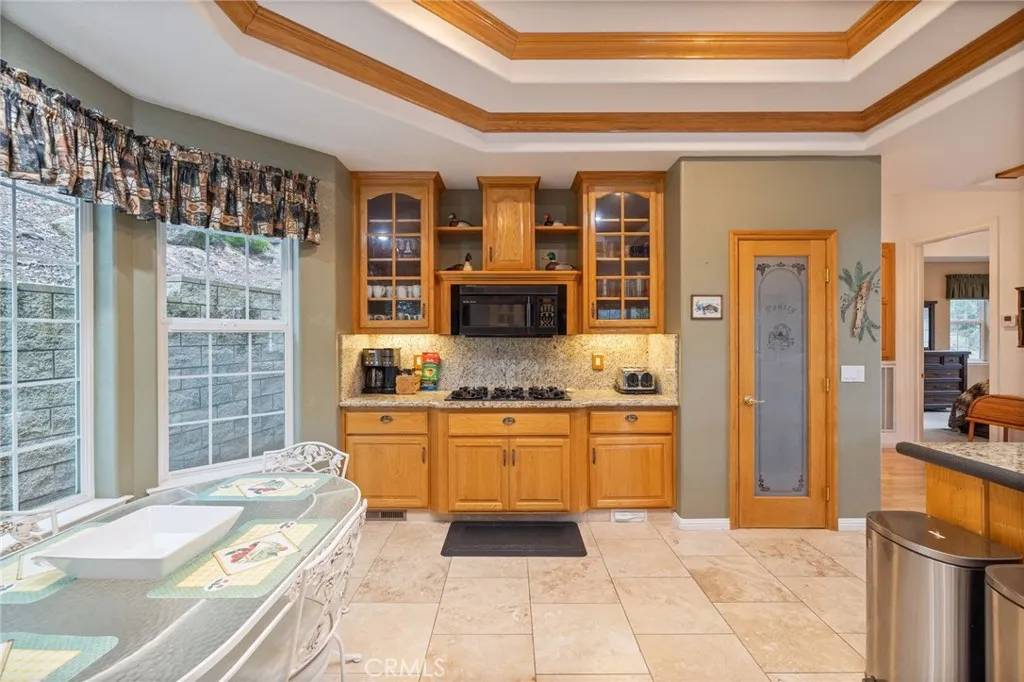 kitchen towards pantry