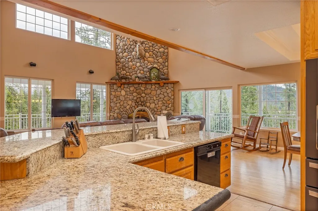 granite counters breakfast bar