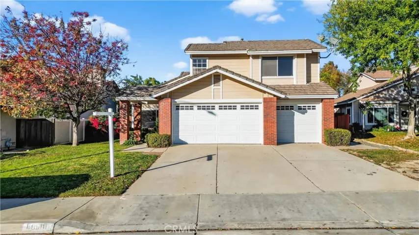 Wide driveway offers plenty of parking