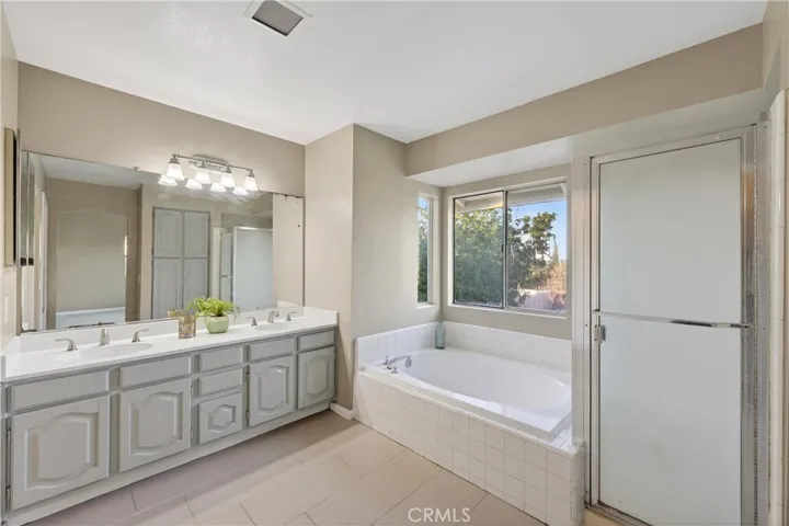 Dual vanity with double sinks