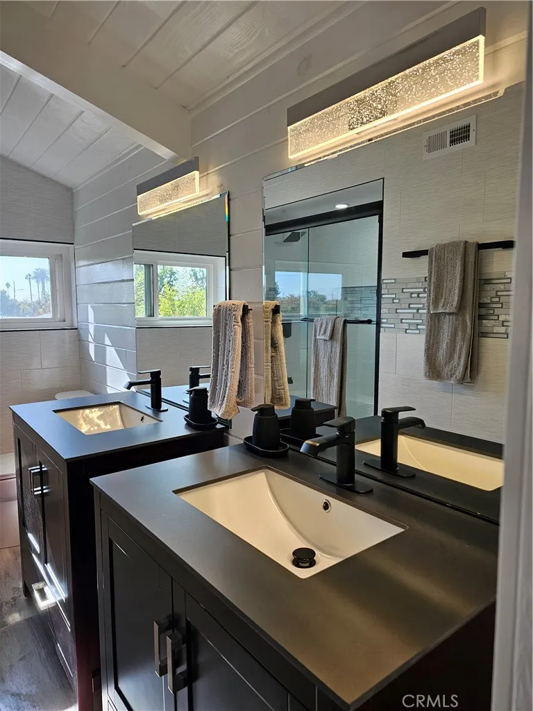 13772 Sanderstead Road, Santa Ana, California 92705 home-pic-18