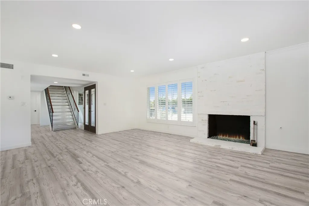 13772 Sanderstead Road, Santa Ana, California 92705 home-pic-3