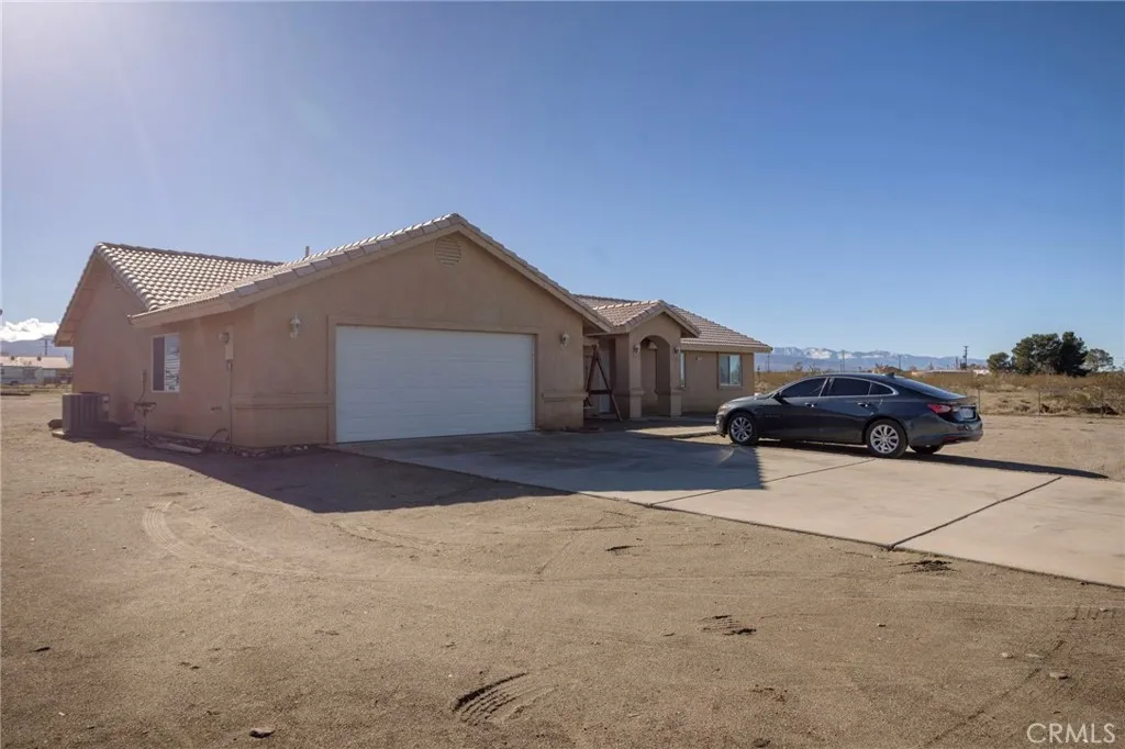 4265 Camellia, Phelan, California 92371 home-pic-1