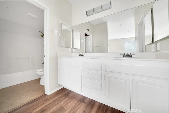 1402 Elk Grove, Irvine, California 92618