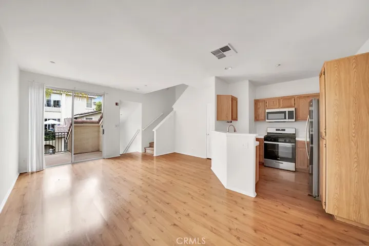 1402 Elk Grove, Irvine, California 92618